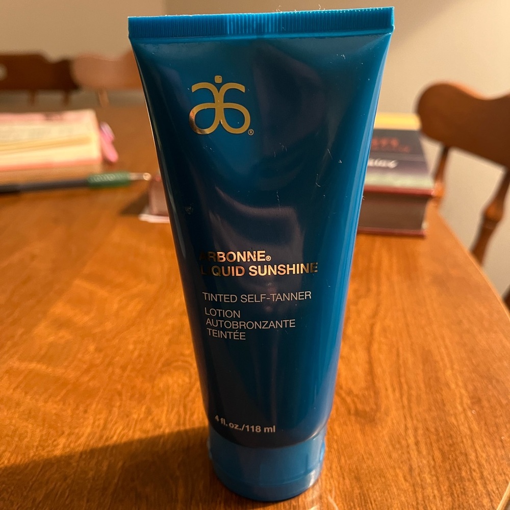 Arbonne Liquid Sunshine self tan lotion